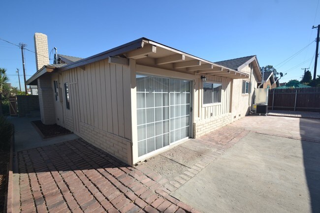 Building Photo - 1638 E 220th St