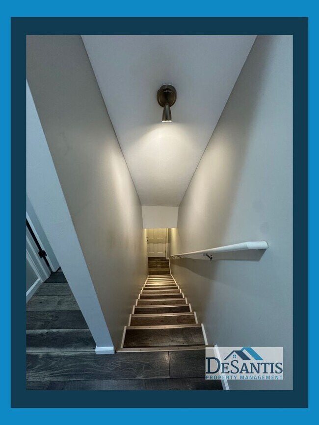 Building Photo - Spacious 4-Bedroom Home with Classic Charm...