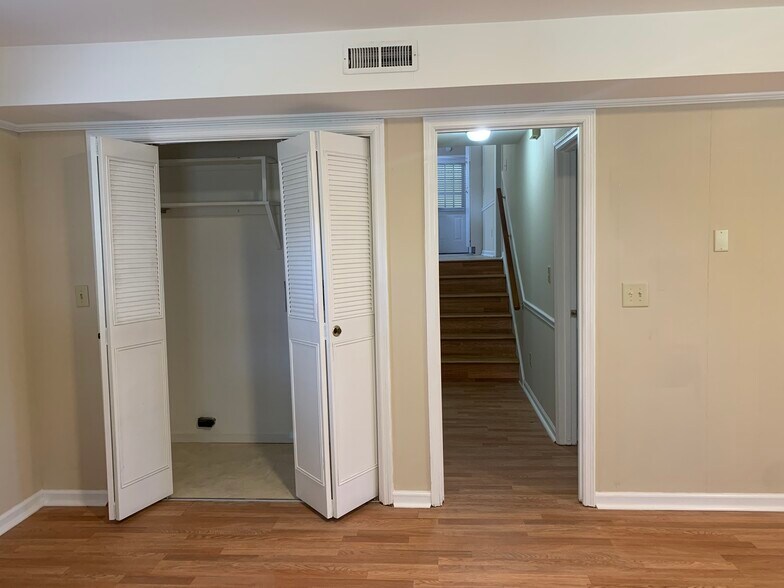 Building Photo - 3085 Speicher Cir