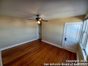 Building Photo - 124 W Mistletoe Ave