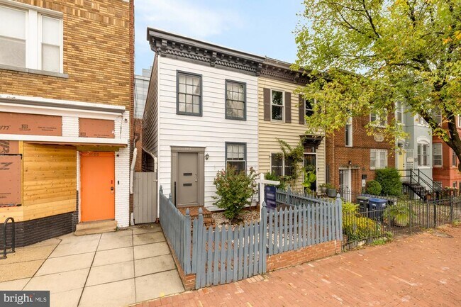 Building Photo - 1102 K St SE