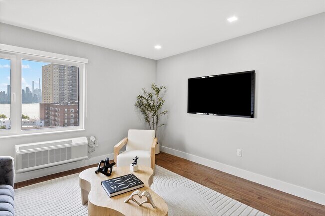 Building Photo - 60 68th St