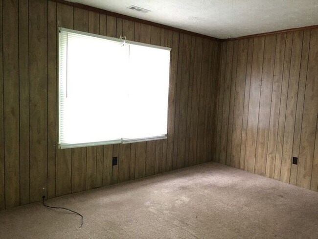 Building Photo - 2 Bedroom 1 Bath Duplex Available!