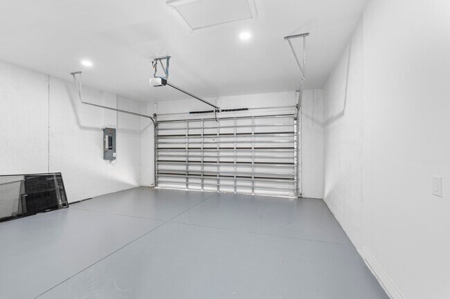 Building Photo - 4233 Jacaranda Pkwy W