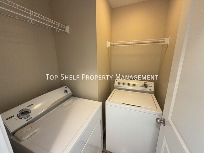 Building Photo - 386 NE Satinwood-