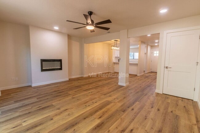 Building Photo - 955 Academy St