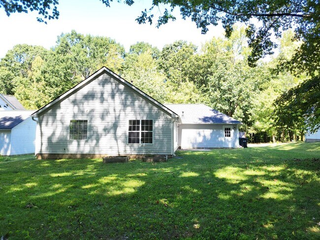 Building Photo - 3 bedroom Ranch