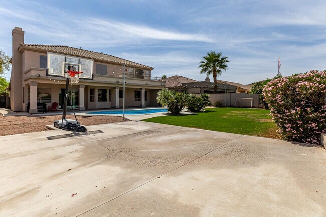 Building Photo - 918 W Windsong Dr