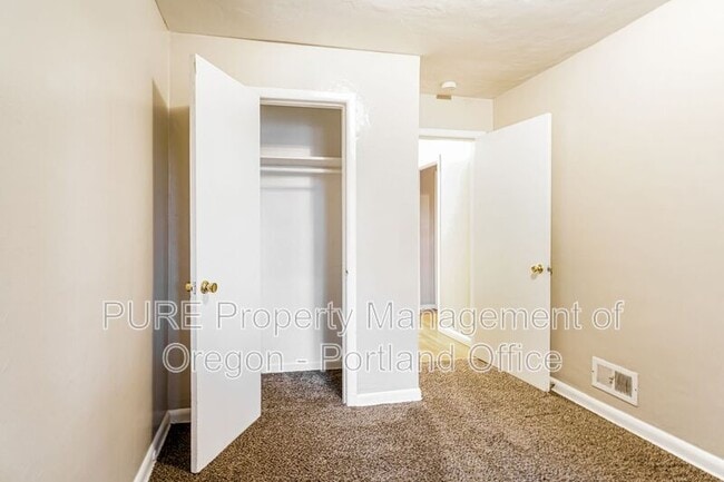 Building Photo - 7008 N Amherst St