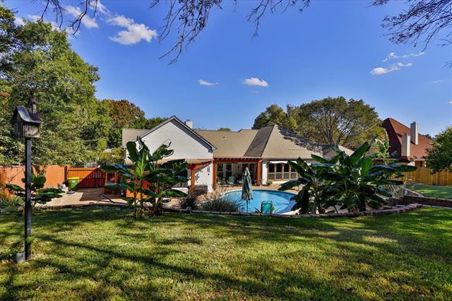 Building Photo - 8921 Crest Wood Dr