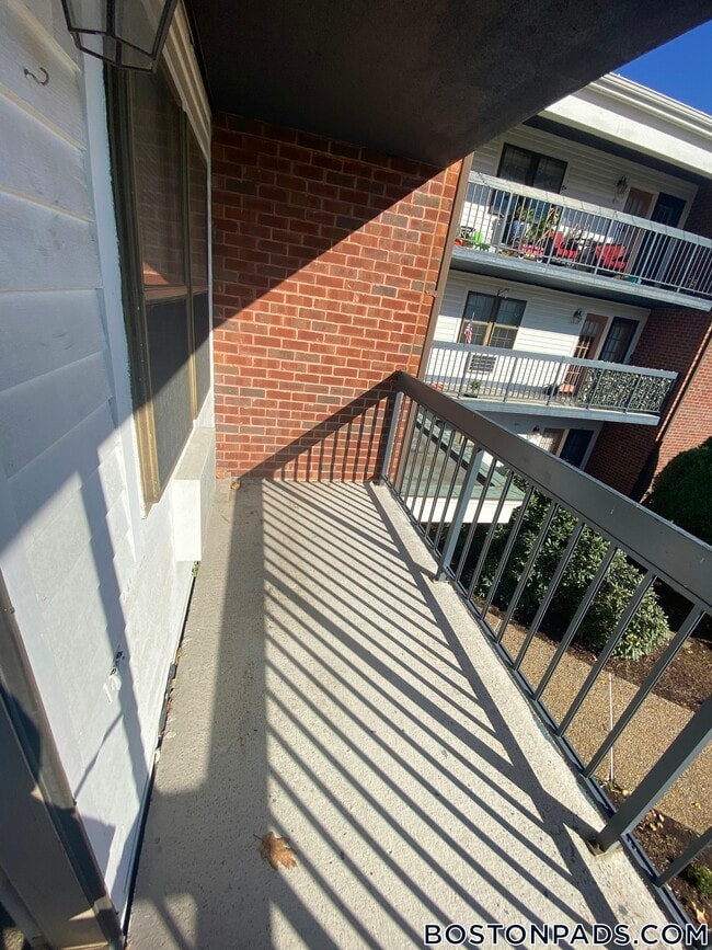 Building Photo - 757 Highland Ave