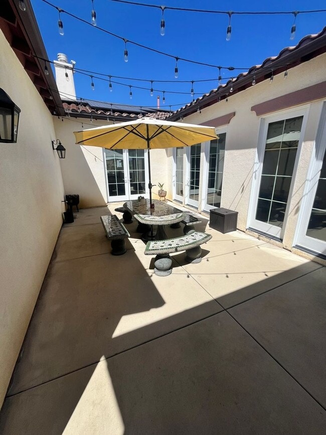 Building Photo - Fully?Furnished 4?Bed?|?3?Bath Pool Home i...