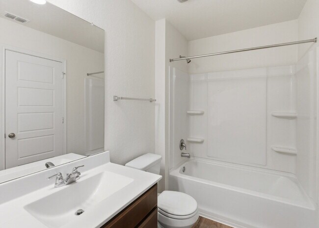 Building Photo - This spacious 4-bed/3-bath two-story rental is a gem waiting for you!