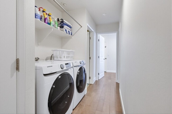 Building Photo - 521 S Sierra Ave