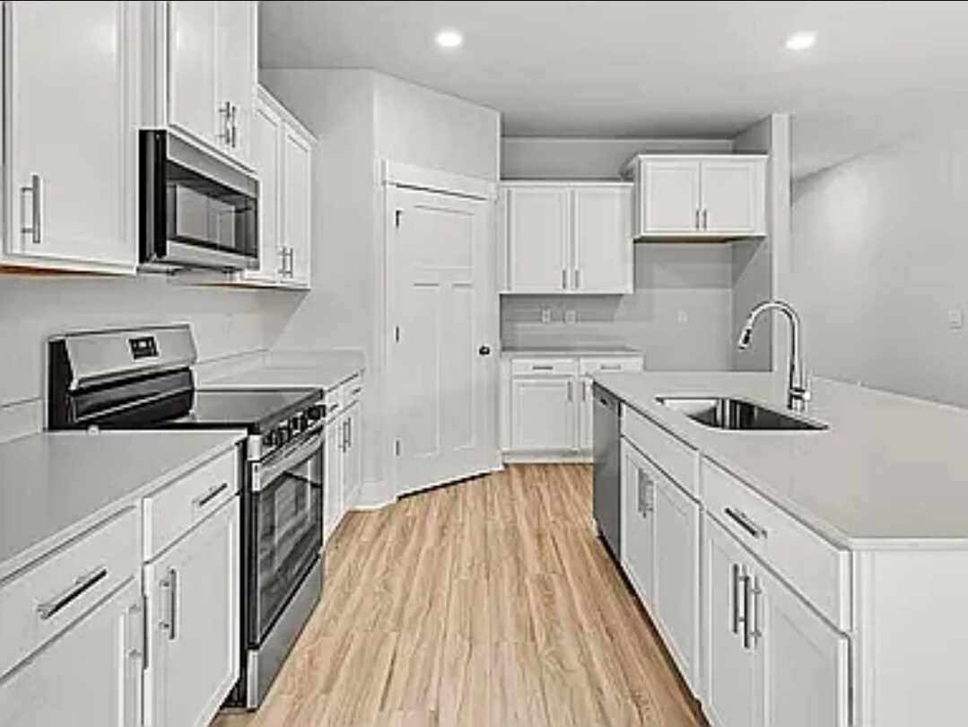 Building Photo - 5583 Clarity St