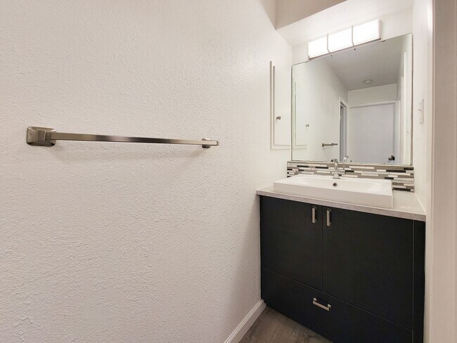 Building Photo - Completely renovated in the heart of Montrose. Spacious 1 bedroom 1 bath condo, upstairs corner u...