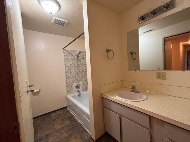 Building Photo - Water & Sewer Paid- 3 Bedroom 1 Bath Duplex