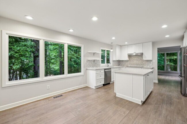 Building Photo - 110 Westchester Way