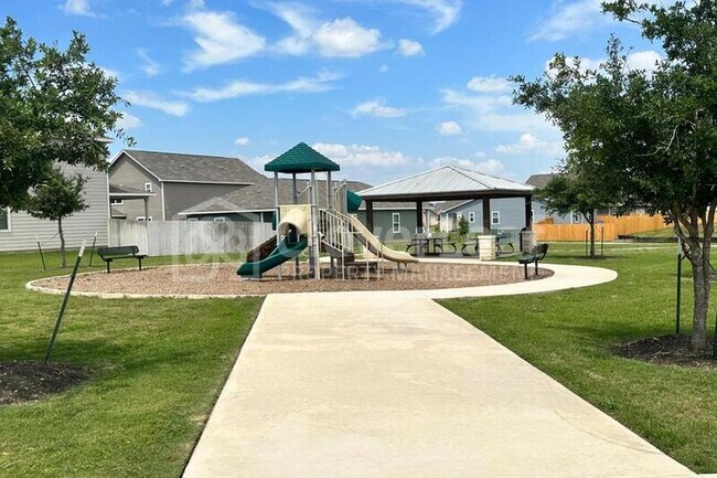 Building Photo - 2433 Ayers Dr