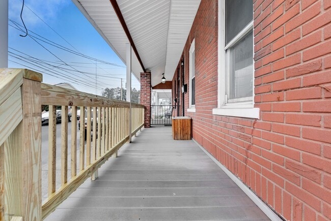 Building Photo - 109 N Sixth St