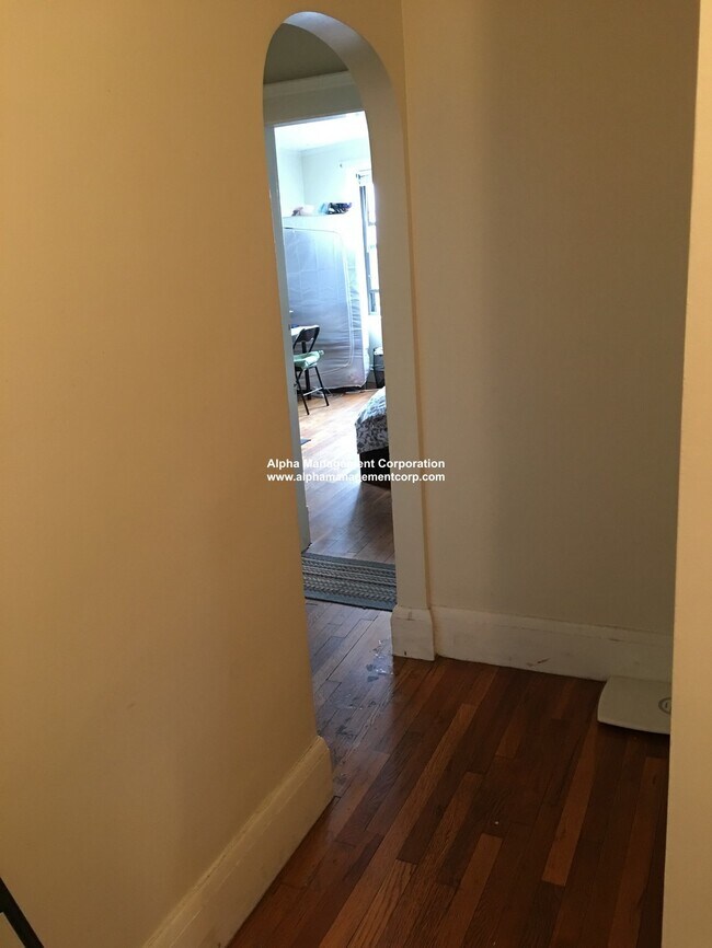 Building Photo - 349 Pleasant St