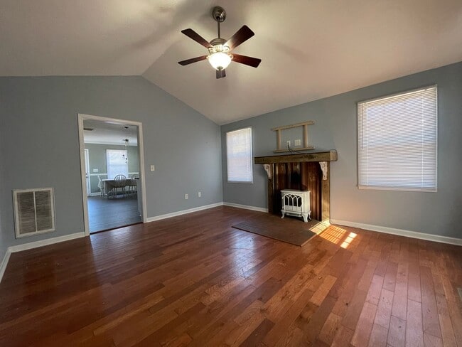 Building Photo - 2 Bedroom/2 Bath Home in Albemarle