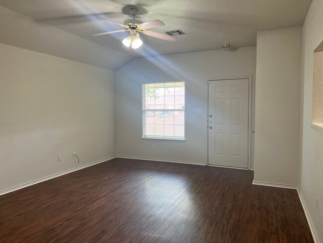 Building Photo - 2600 Alma Dr