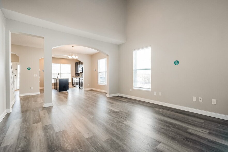 Building Photo - 6062 Caplinger Ave