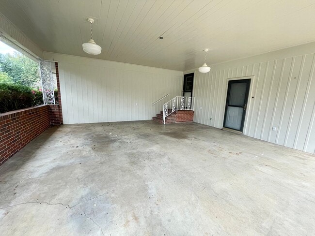 Building Photo - 3 bedroom 2.5 bath in the heart of Athens!...