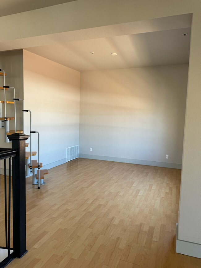 Building Photo - 725 Tehama St