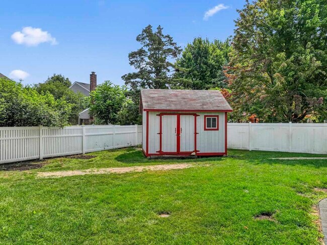 Building Photo - 2158 Countryside Cir