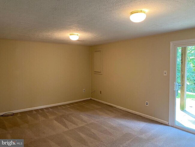 Building Photo - 2804 Cambridge Dr