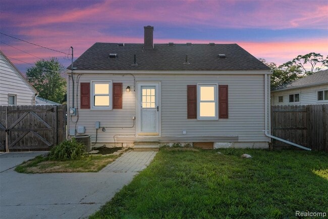 Building Photo - 24696 Wilmot Ave