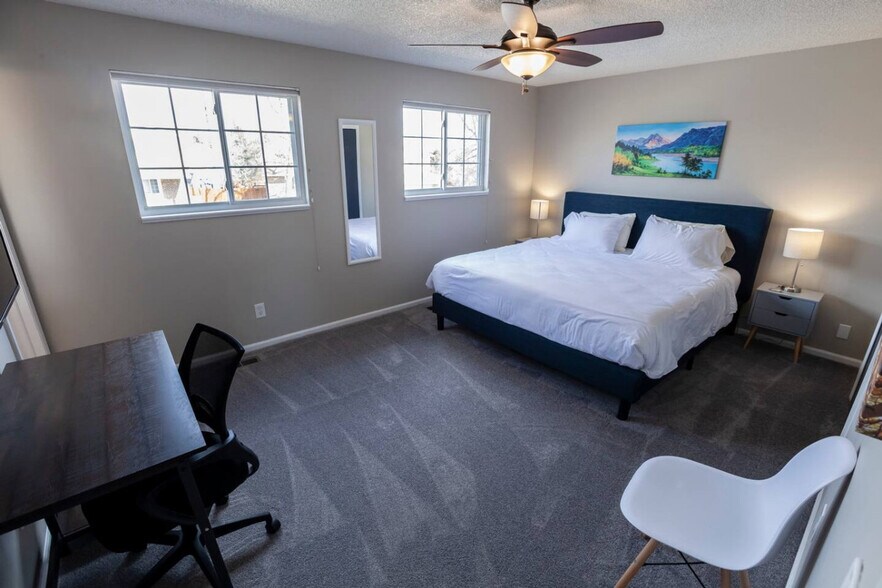 Building Photo - 5720 W 108th Pl