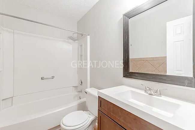 Building Photo - 3536 Torbay Dr