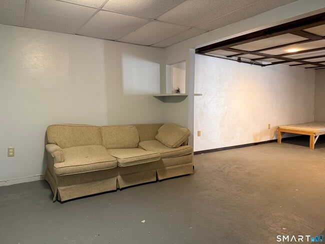 Building Photo - 35 Early Ave