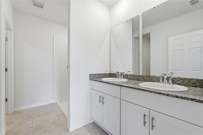 Building Photo - 3912 Giorgio Dr