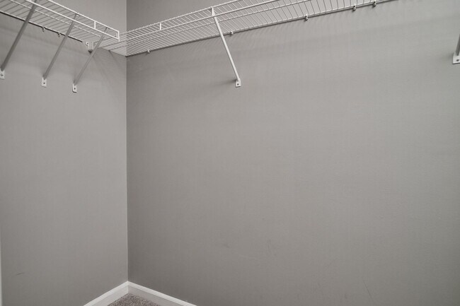 Building Photo - For Rent-4BDRM, 2.5BA Home in Ashwood