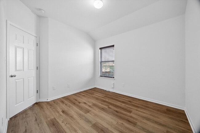 Building Photo - Freshly Updated Single-Story Home with New Flooring & Spacious Open Layout