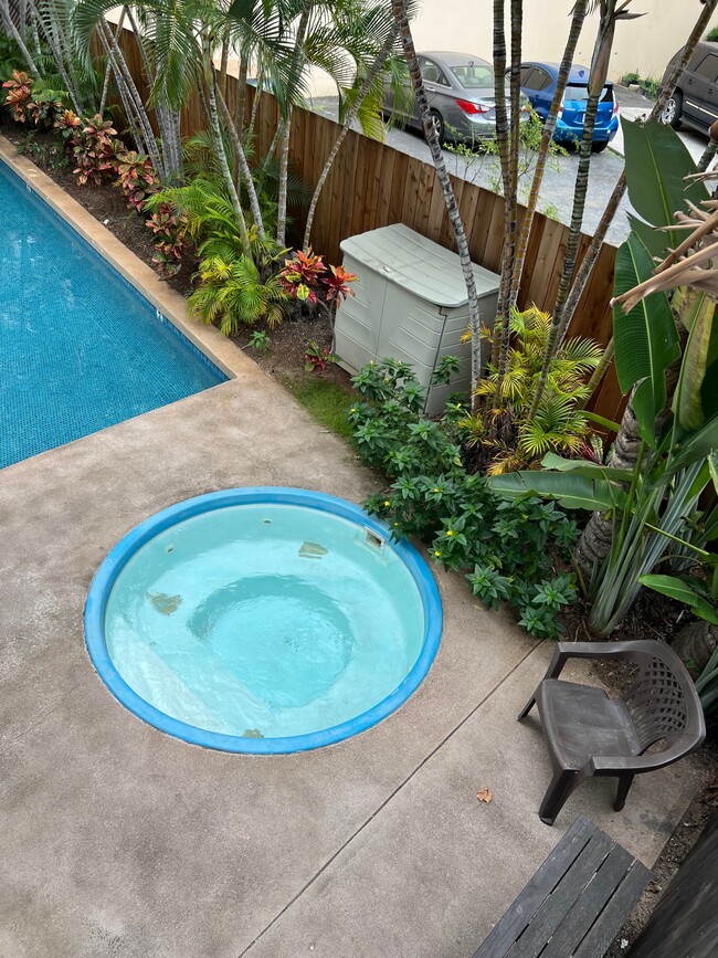 Jacuzzi and Pool - 1867 Kaioo Dr