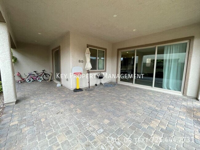 Building Photo - SPACIOUS AND UPGRADED 4 BEDROOM HOME NEAR ...