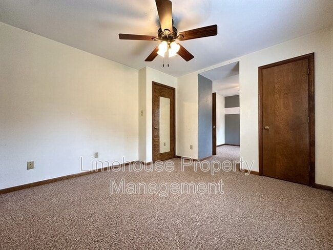 Building Photo - 4033 Kalona Rd