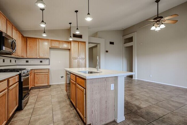 Building Photo - MOVE IN SPECIALS!! Lovely 4-bedroom, 2-bat...
