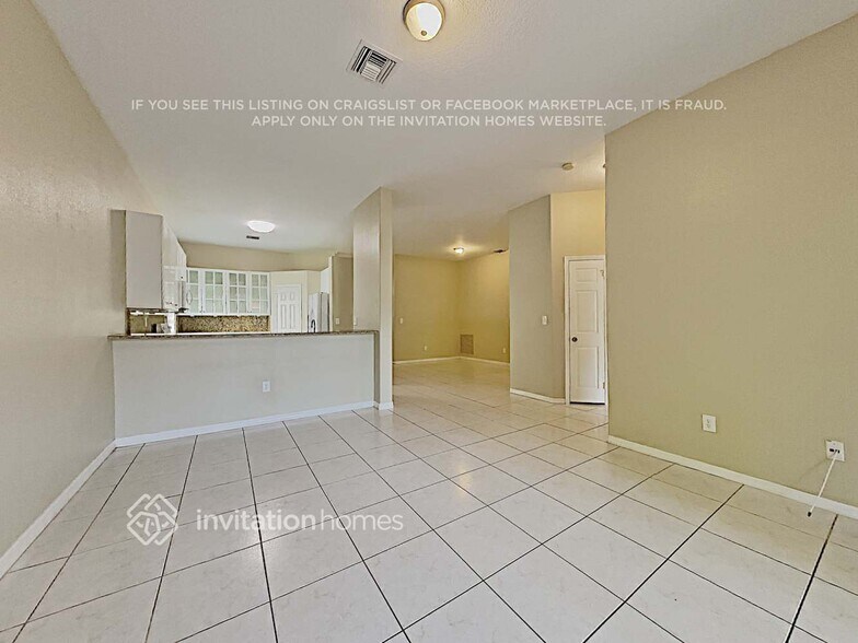 Building Photo - 1422 SW 158th Ave