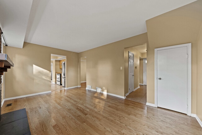 Building Photo - 1121 Belmar Ln