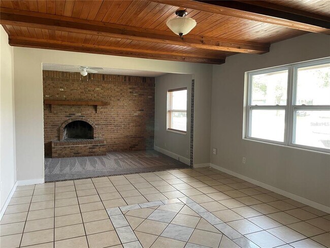 Building Photo - 2753 Foxdale Dr