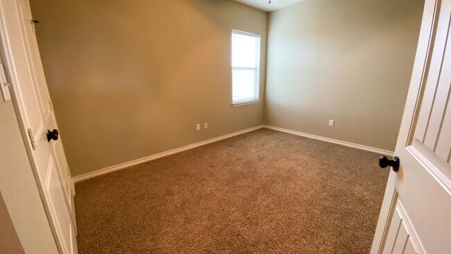 Building Photo - 3132 Stallion Dr