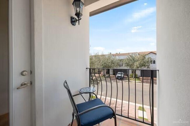 Building Photo - 23 S 5th St