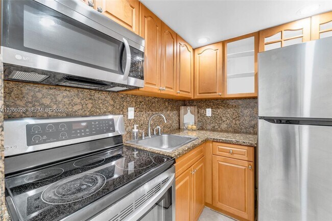 Building Photo - 8617 SW 68th Ct