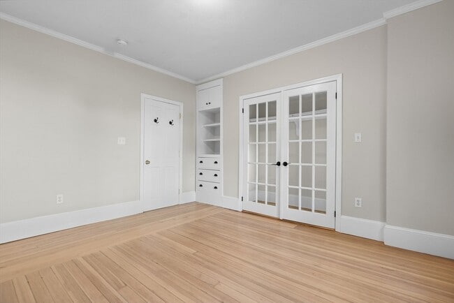 Building Photo - 144 Waverly Rd